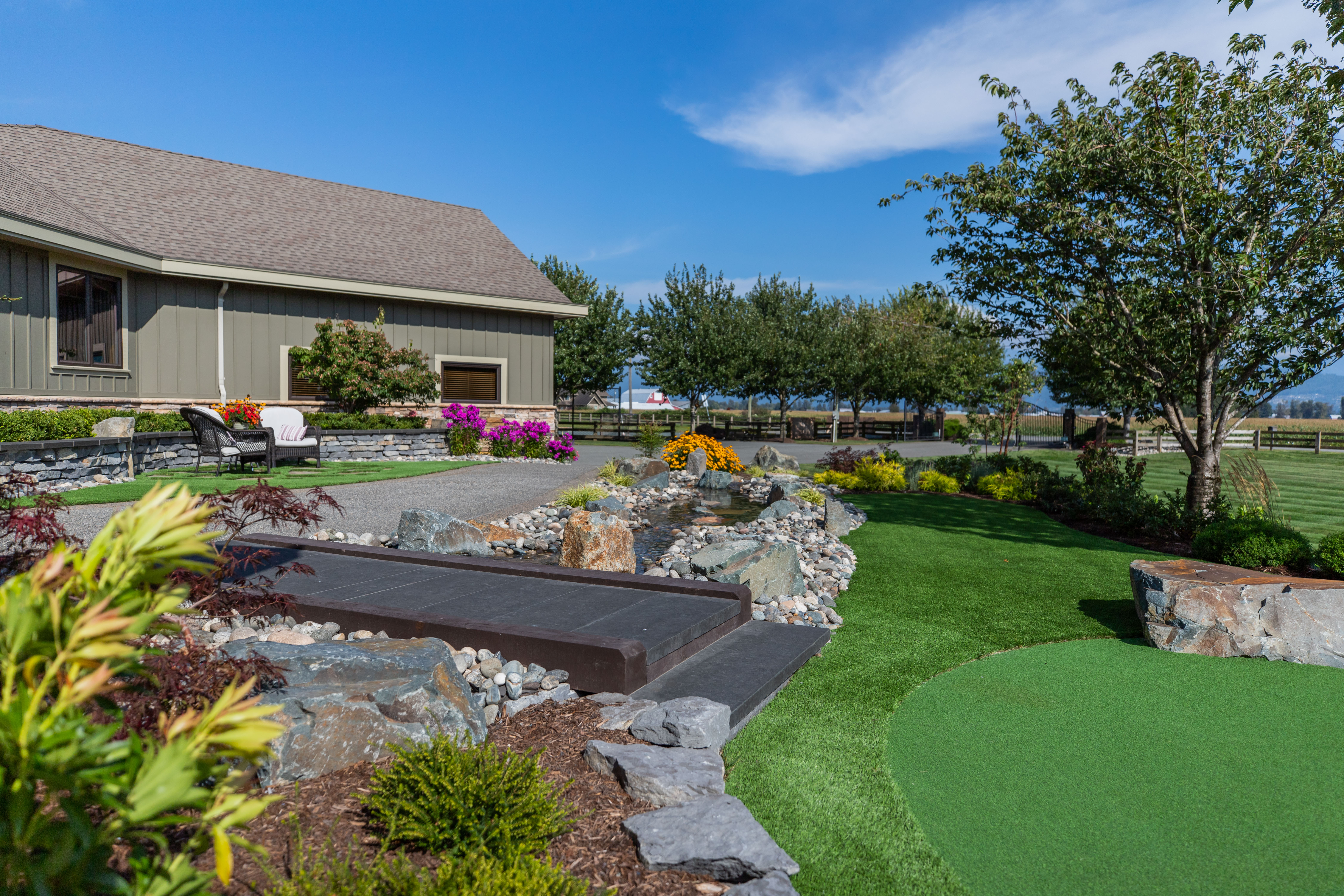 putting green with garden bed